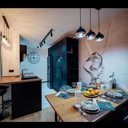 Black Queen Apartment *